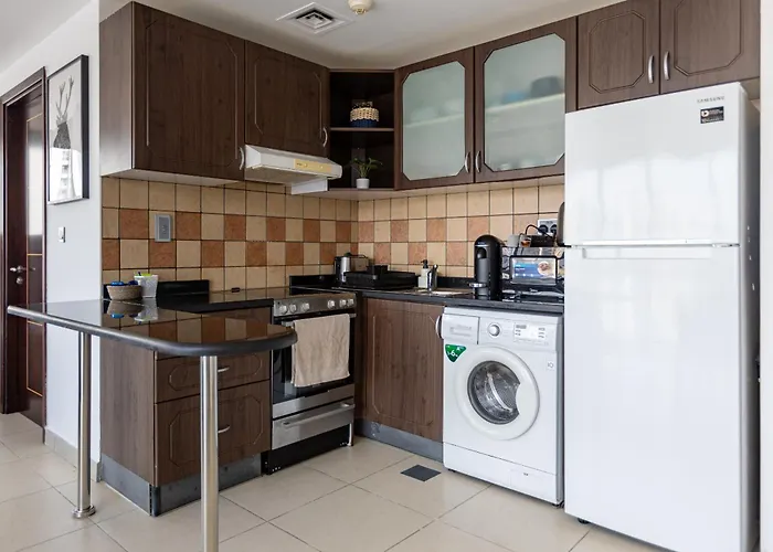 Livin\' Holidays - Stunning 1Br Corner Unit Next To Dmcc Metro