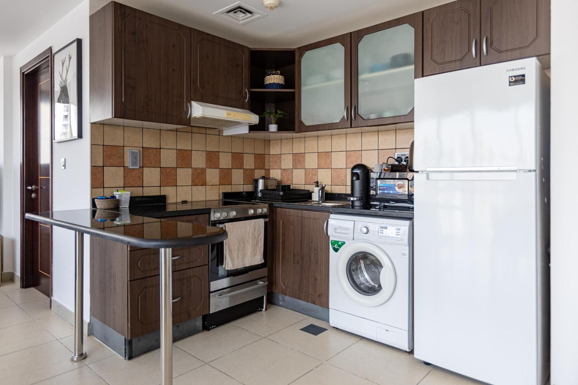 Livin' Holidays - Stunning 1br Corner Unit Next To Dmcc Metro