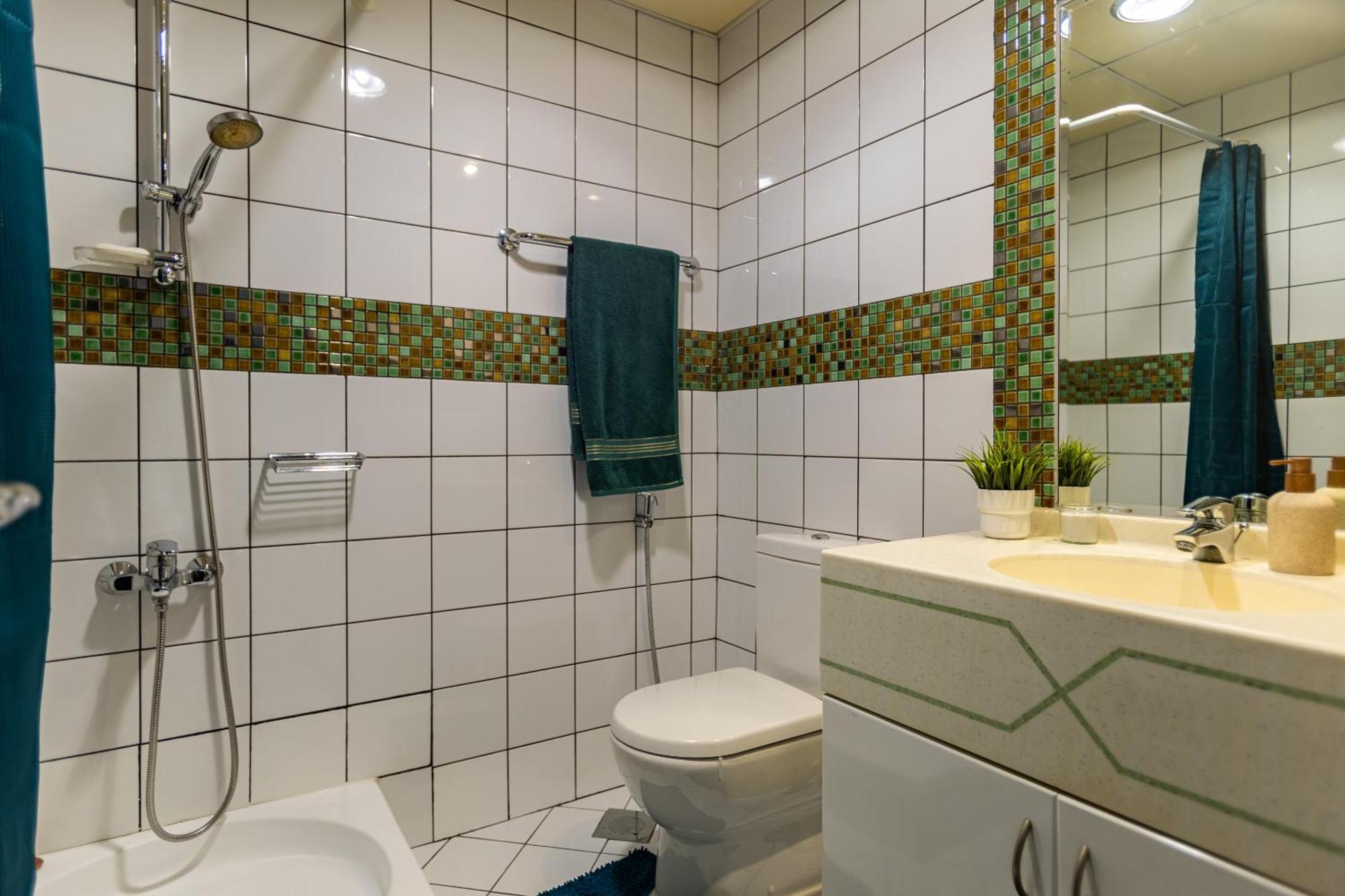 Livin' Holidays - Stunning 1br Corner Unit Next To Dmcc Metro *
