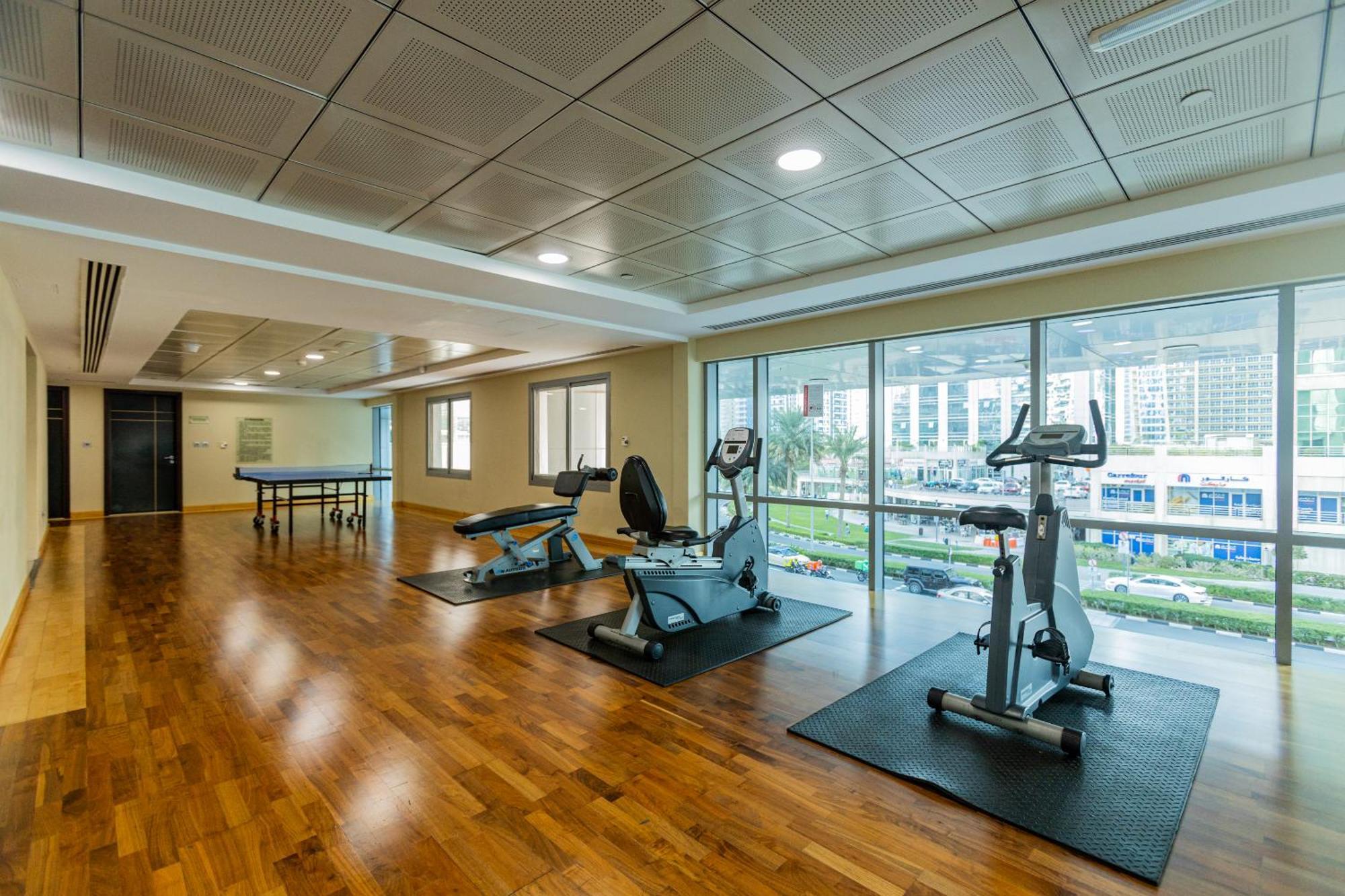 Livin' Holidays - Stunning 1br Corner Unit Next To Dmcc Metro Dubai