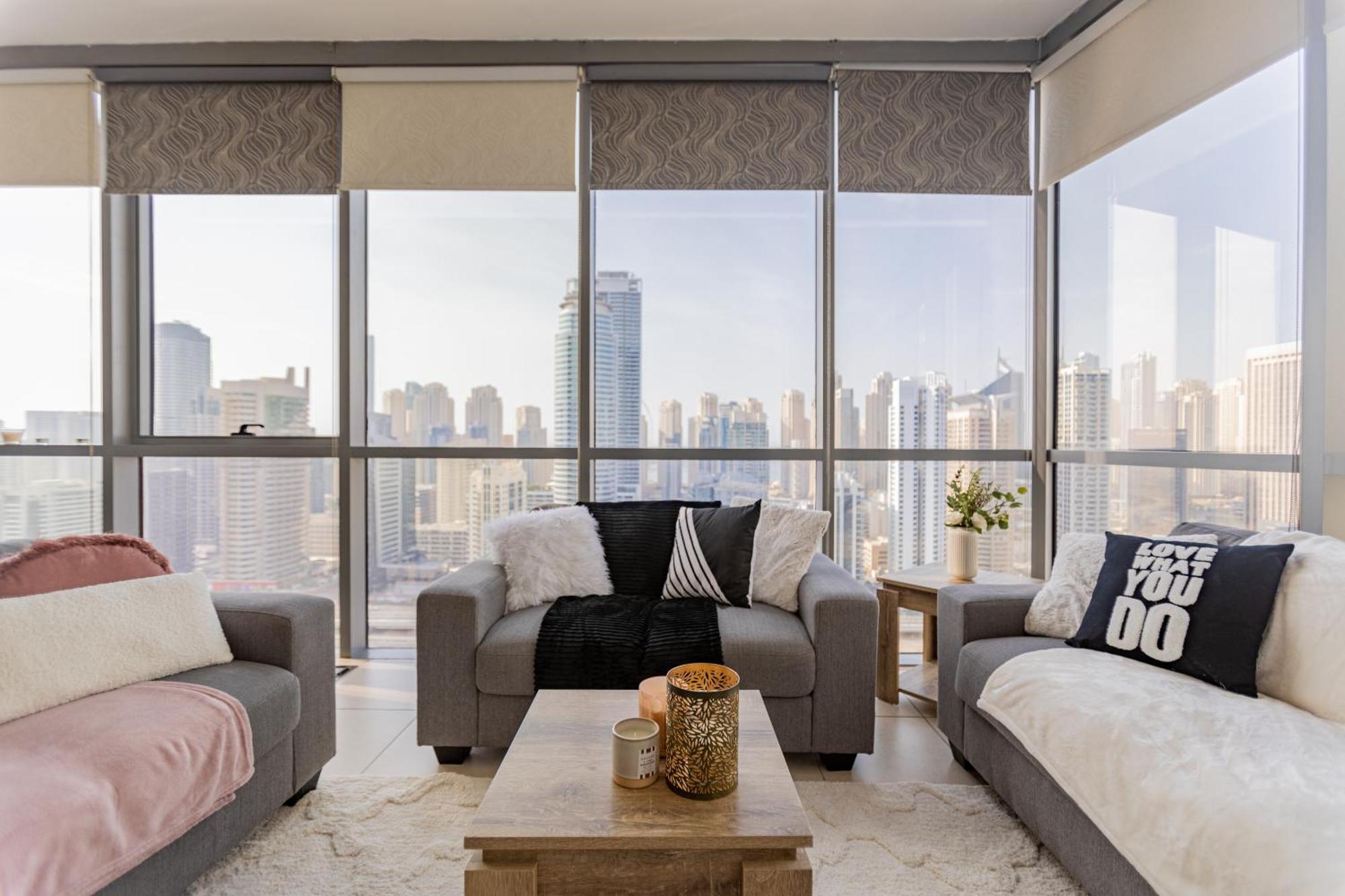 Livin' Holidays - Stunning 1br Corner Unit Next To Dmcc Metro Apartment Dubai