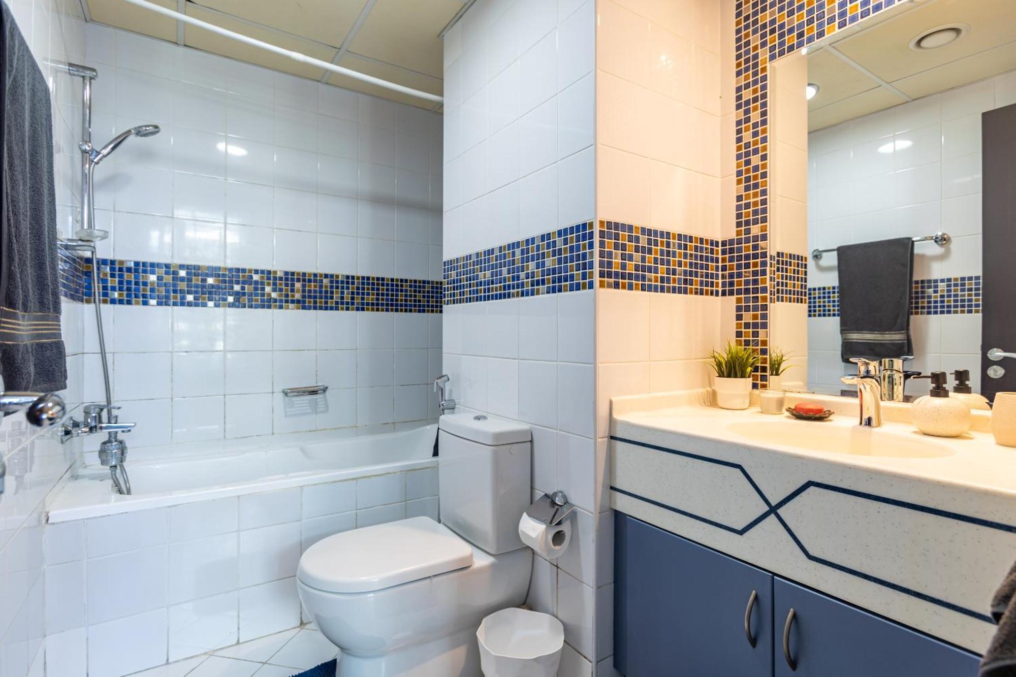 Livin' Holidays - Stunning 1br Corner Unit Next To Dmcc Metro Apartment
