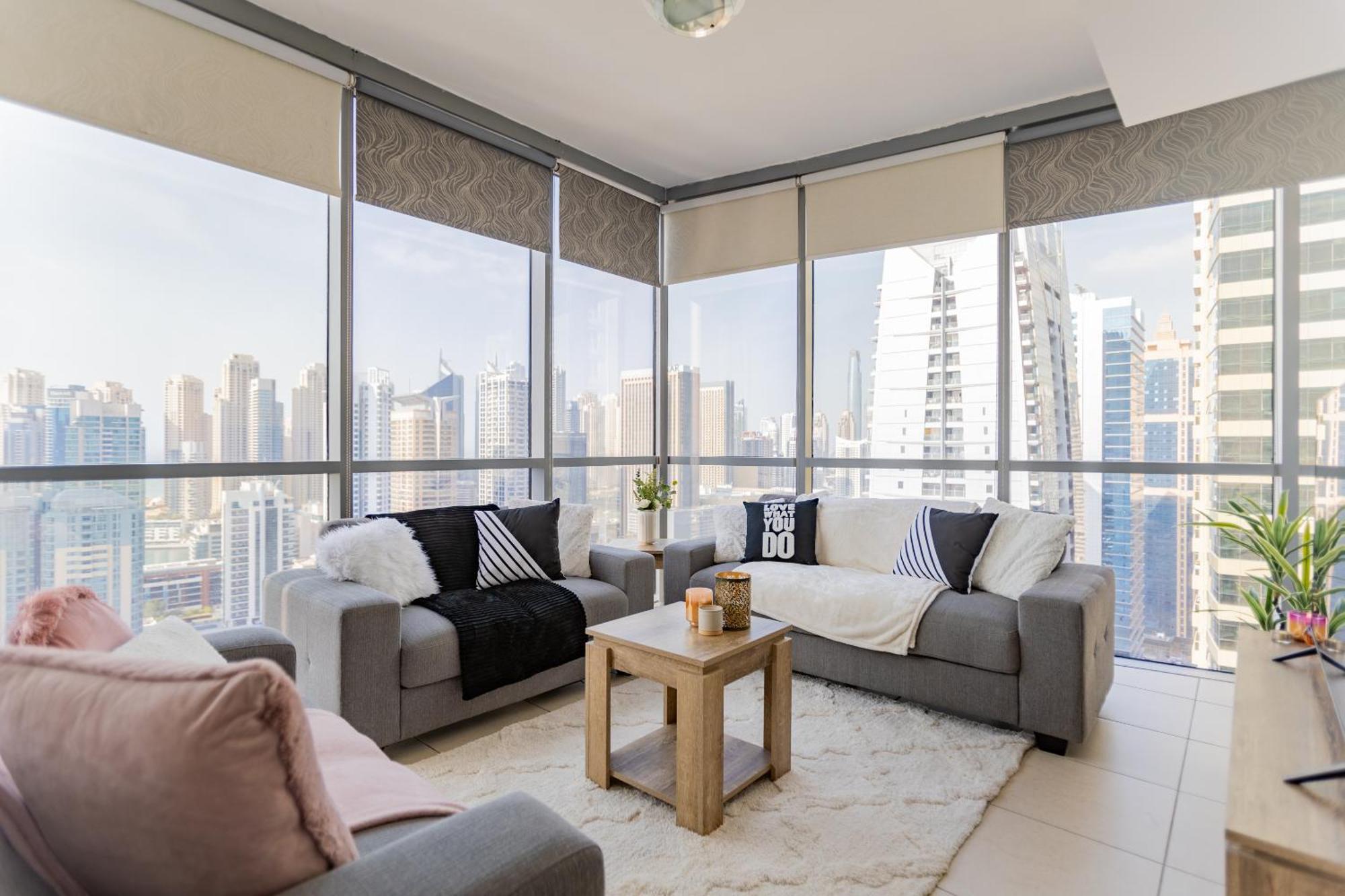Livin' Holidays - Stunning 1br Corner Unit Next To Dmcc Metro